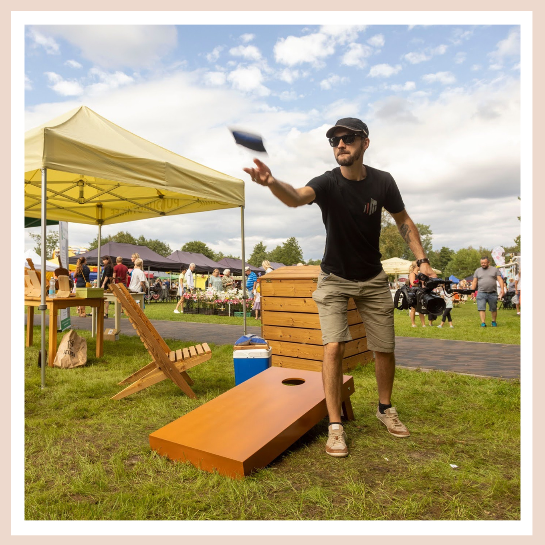 cornhole mäng, mängukomplekt ( mängulaud ja mängukotid)